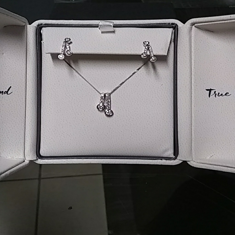 Ever Us diamond necklace and earrings set